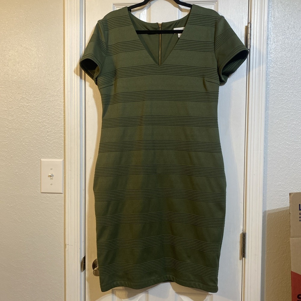 Bisou Bisou Olive Sheath Dress Short Sleeve Zip Crew Neck Size 16